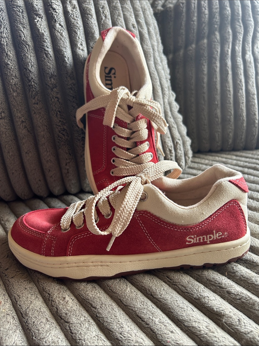 Simple Temnis Shoes Men’s 6.5 Women’s 8.5